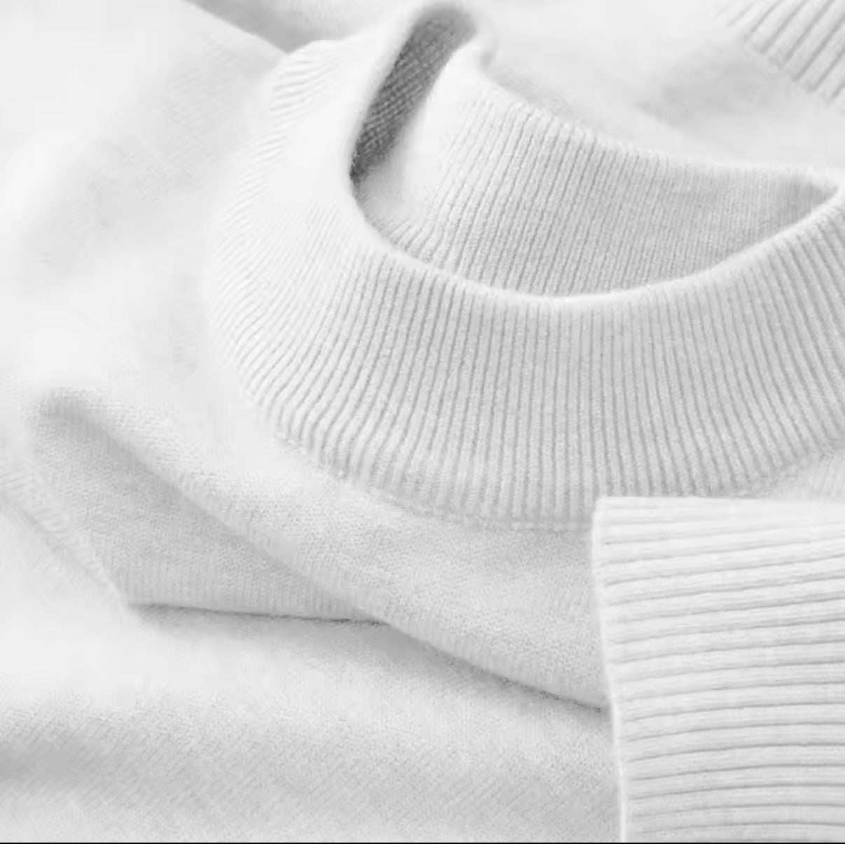 Montervo Mock Neck Pullover